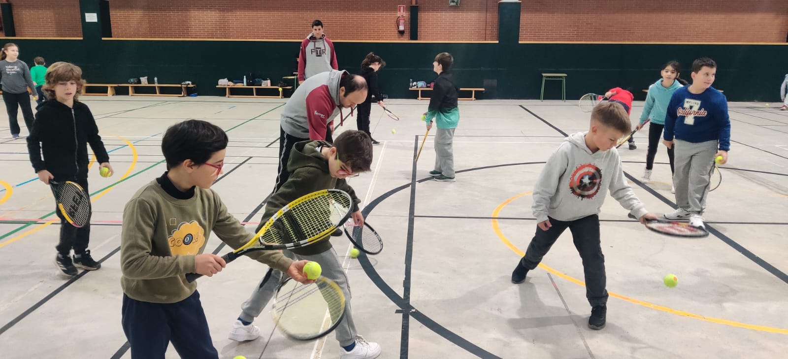 DESCUBRIENDO EL TENIS